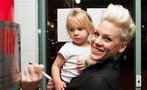 Pink kızının gardırobuna yatırım yapıyor...