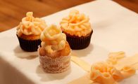 Renkli buttercream ve ganajlı cupcake