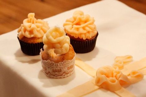 Renkli buttercream ve ganajlı cupcake
