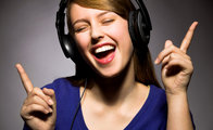 Müzik dinleyenler dikkat! Uzmanların tavsiyelerine kulak verin! 