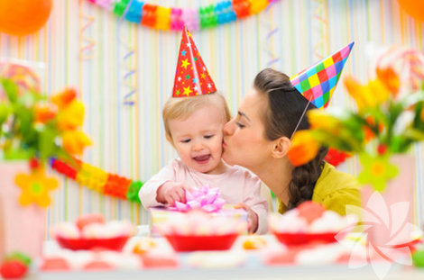 1 yaşına giren bebeğiniz için 8 doğum günü önerisi! 
