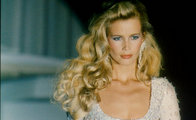 Claudia Schiffer Guess'in 30. yılı için kamera karşısına geçti