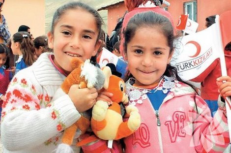 Vanlı çocuklara 23 Nisan hediyesi
