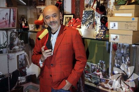 Louboutin güzellik sektörüne adım atıyor! 