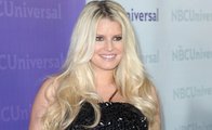 Jessica Simpson bizlere hamile olduğunu unutturmayacak!