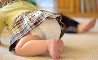 Taze babalara ipuçları: Kız ve erkek bebek için bez değiştirme