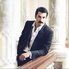 Tüm karizmasıyla Kenan İmirzalıoğlu...
