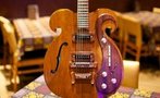 Beatles’ın gitarı 408 bin dolara satıldı!