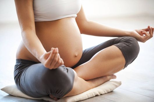 Hamile yogası ile bebeğinizi stresten uzak tutun!